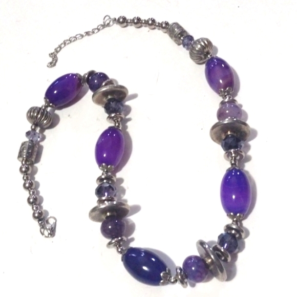 SHADES OF PURPLE AND SILVER BEADED HEAVY NECKLACE WITH SILVER DISCS - Picture 7 of 8